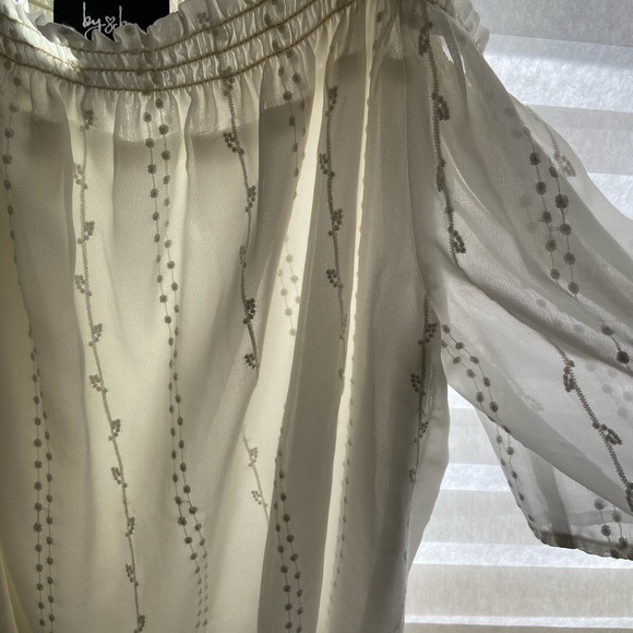 Off the shoulder flowy blouse - Picture 4 of 4